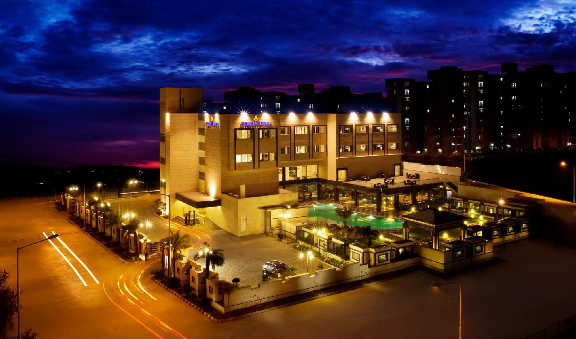 Отель Golden Tulip Bhiwadi Экстерьер фото