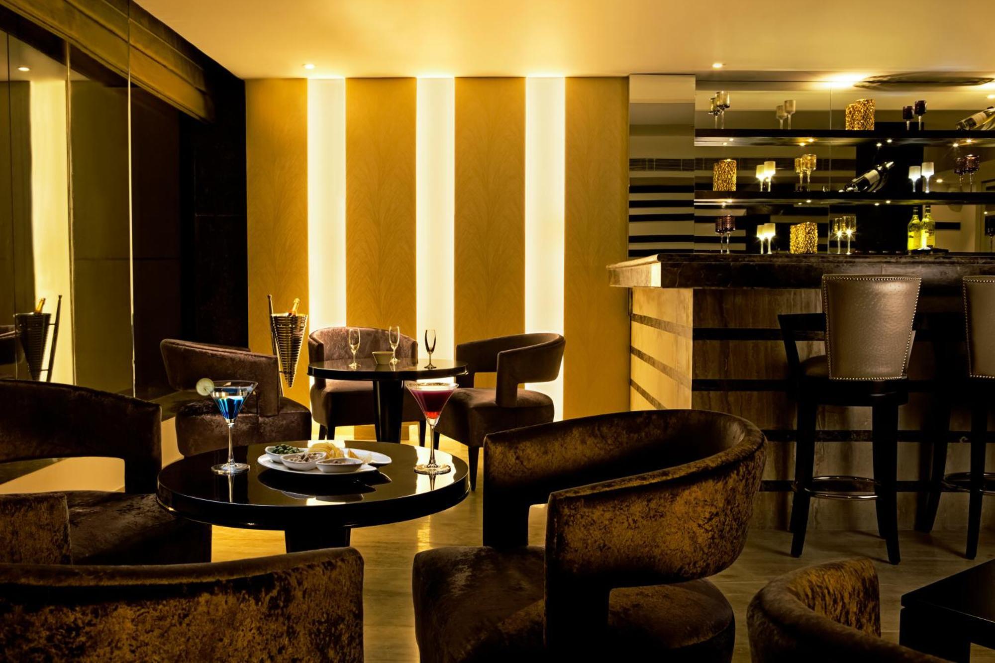 Отель Golden Tulip Bhiwadi Экстерьер фото