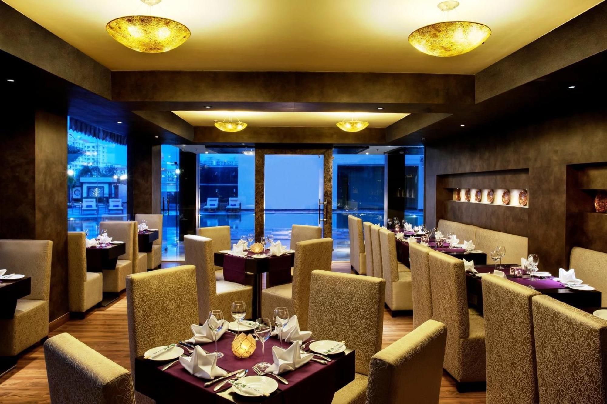 Отель Golden Tulip Bhiwadi Экстерьер фото