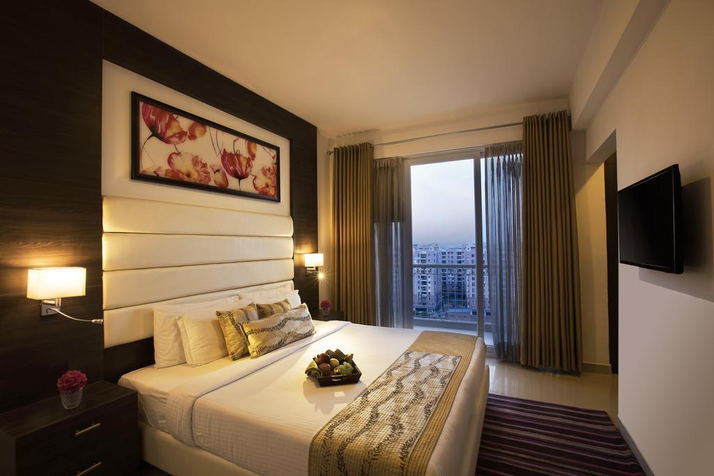 Отель Golden Tulip Bhiwadi Экстерьер фото