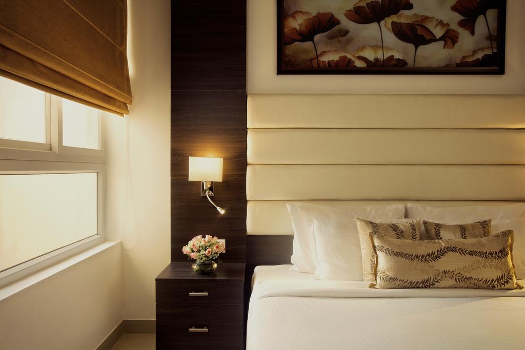 Отель Golden Tulip Bhiwadi Экстерьер фото