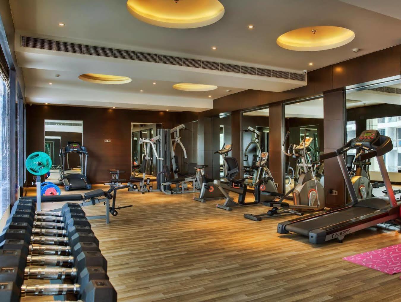 Отель Golden Tulip Bhiwadi Экстерьер фото
