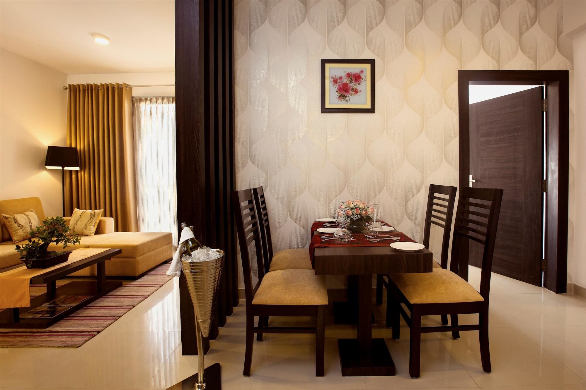 Отель Golden Tulip Bhiwadi Экстерьер фото